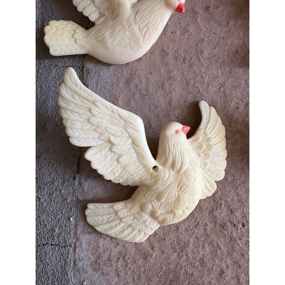 Vintage Lot Of 4 White Dove's Iridescent Plastic Christmas Ornament - Picture 4 of 10